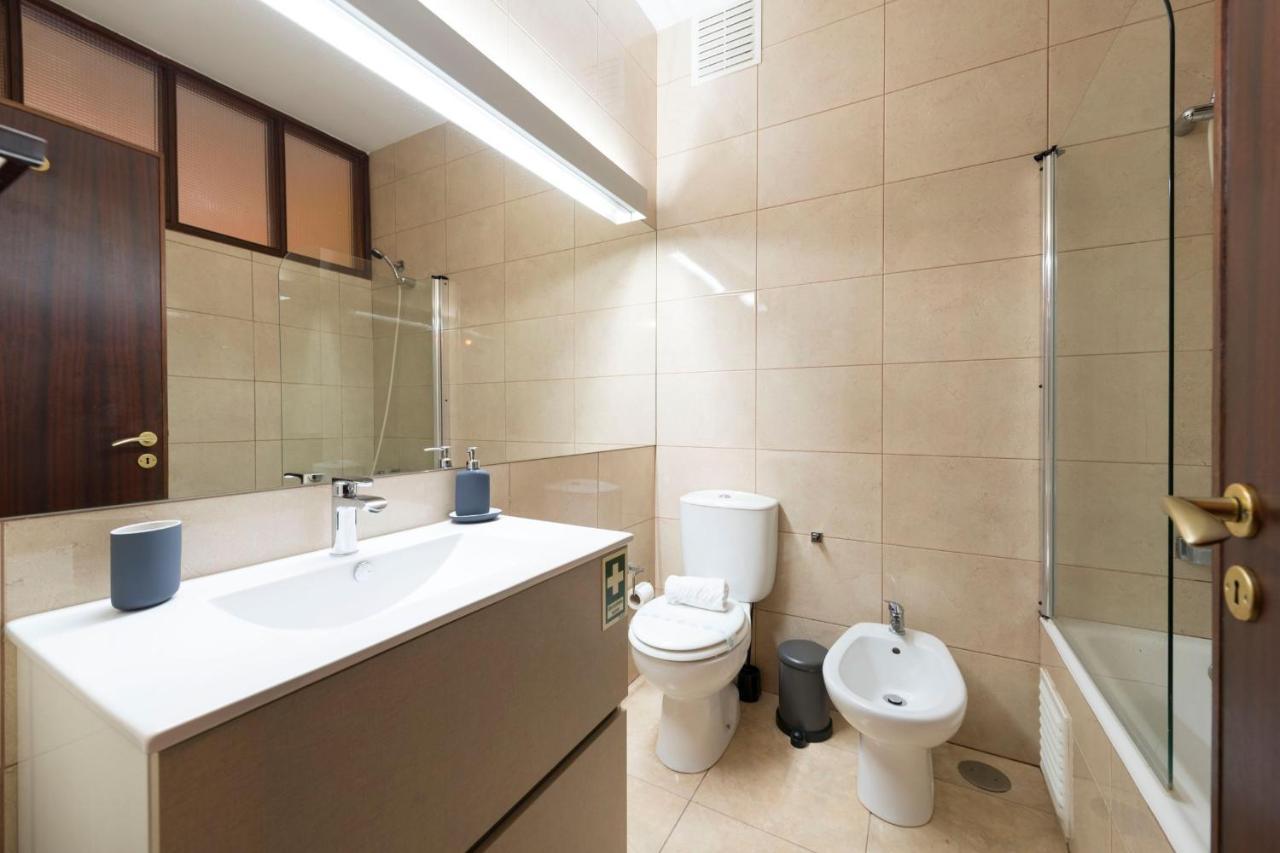 Lovelystay - Serralves Apartment With Free Parking ポルト エクステリア 写真
